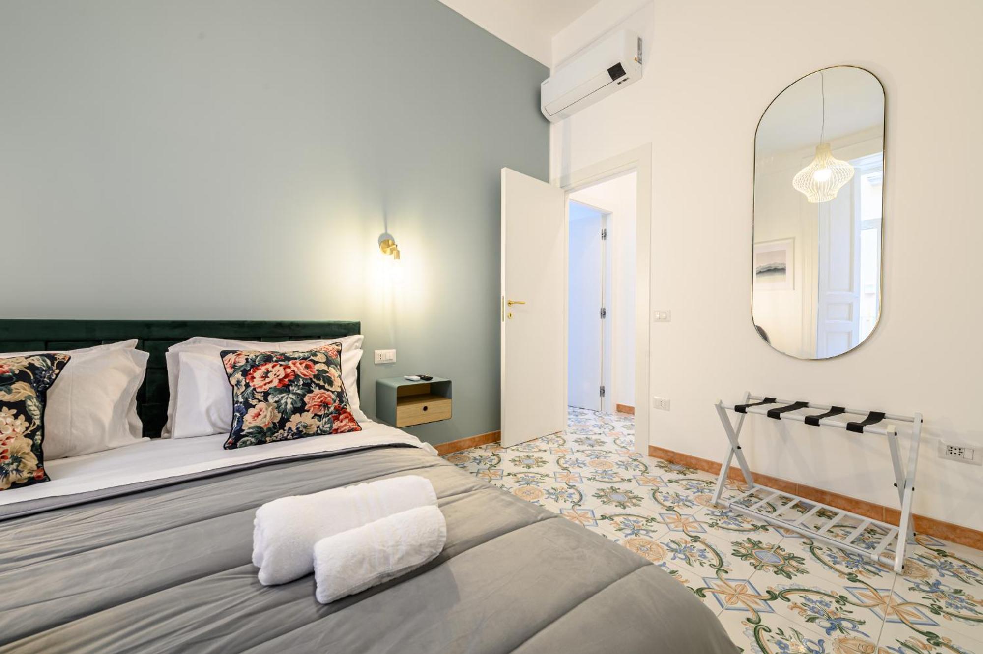 Guest House 121 Charming Apartment Naples Exterior photo