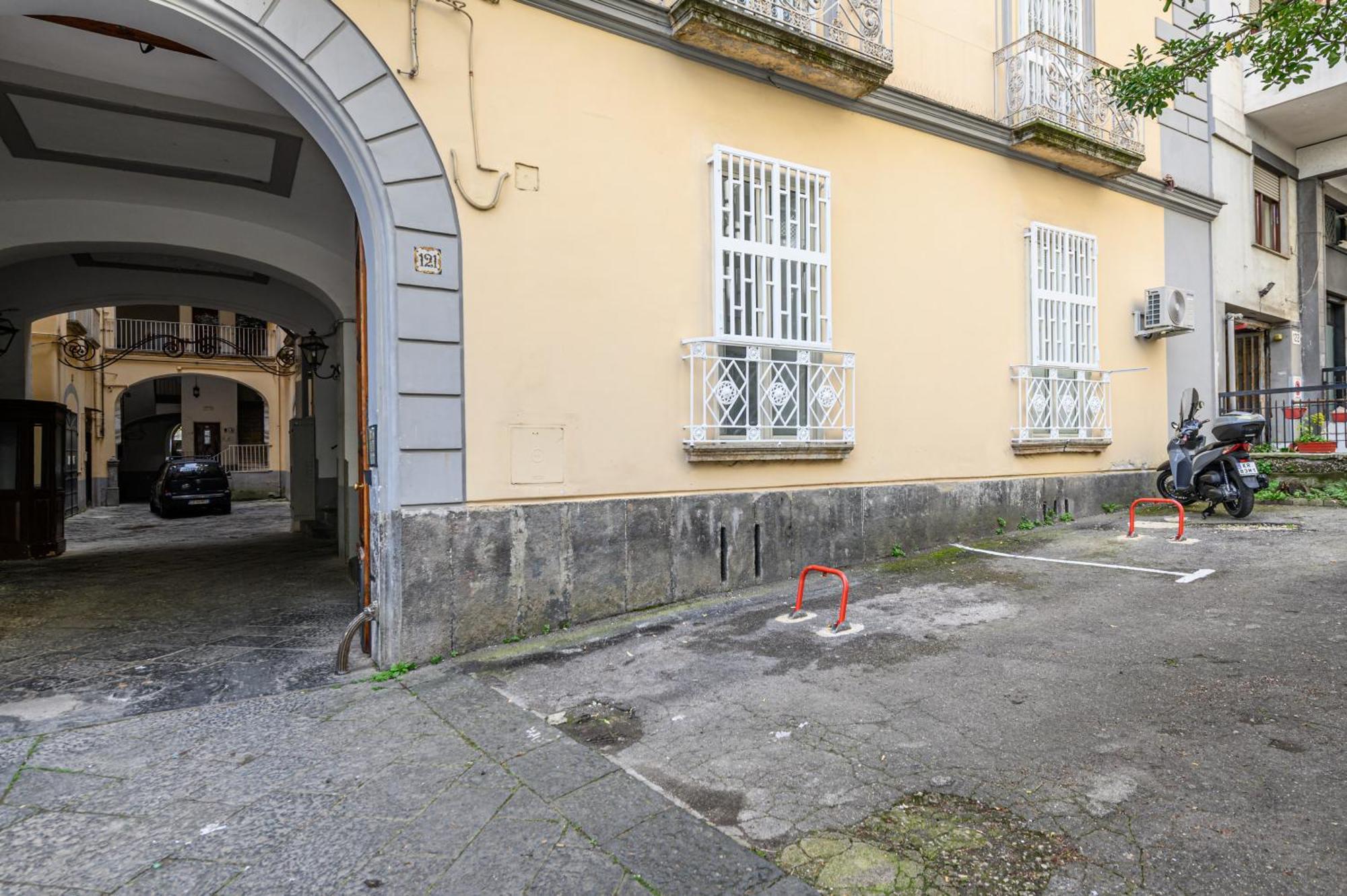 Guest House 121 Charming Apartment Naples Exterior photo
